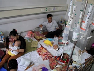 Không nên coi thường dịch sốt xuất huyết và chân tay miệng