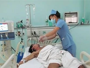 Uống rượu có độc, một người chết hai người nhập viện cấp cứu