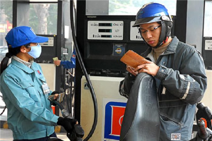 Xăng tăng 620 đồng từ 15g chiều nay (18/9)