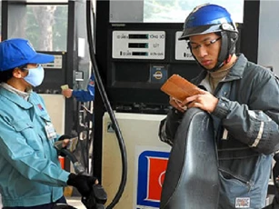 Xăng tăng 620 đồng từ 15g chiều nay (18/9)