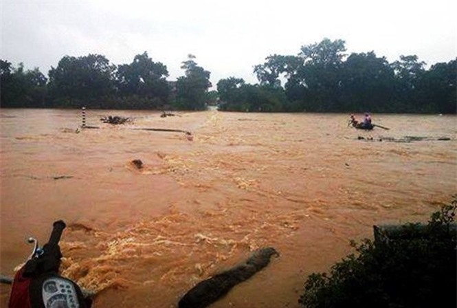 12 người chết, mất tích do mưa lũ