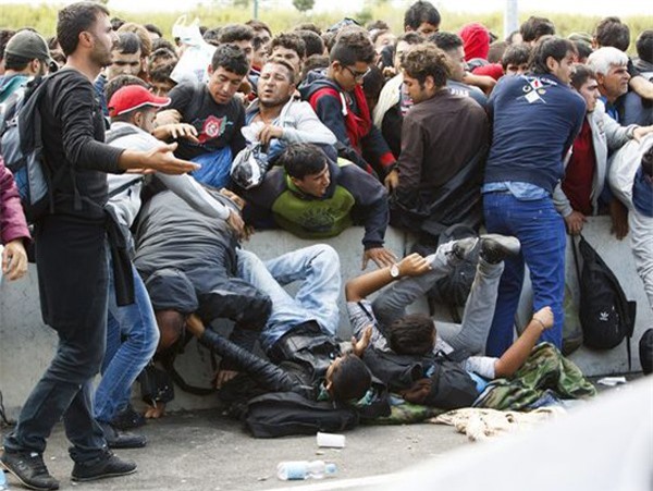 Các nước châu Âu tranh cãi, đổ lỗi cho nhau về người tị nạn 