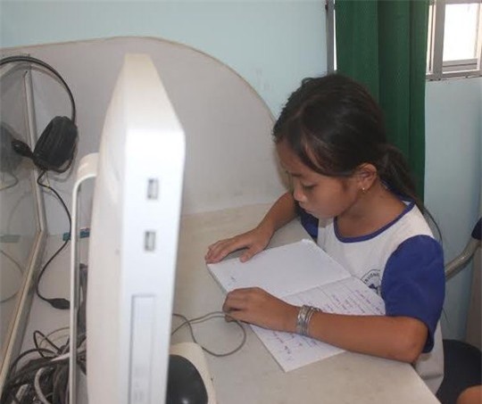 Nhặt được sợi dây chuyền 1 cây vàng trên đường đi học