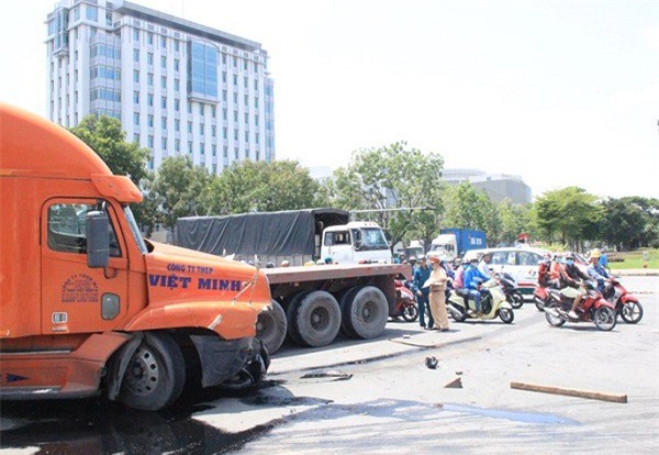 TP. HCM: Container đâm liên hoàn, nhiều người nhập viện