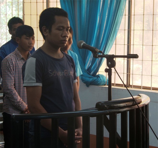 "Yêu râu xanh" hiếp dâm con riêng 5 tuổi của vợ rồi tự tử vì... xấu hổ