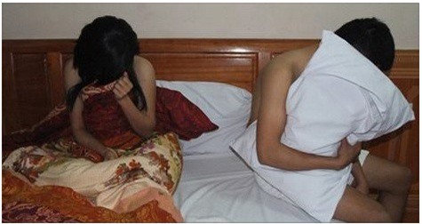 Hận vợ ngoại tình,chồng dùng dao đâm chết rồi uống thuốc tự tử