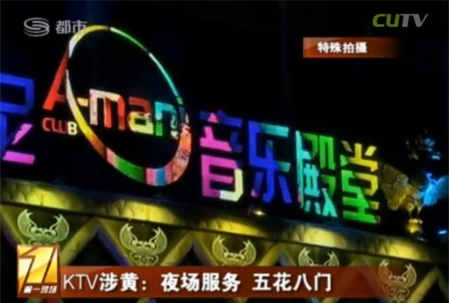 Mục kích “động quỷ”: Dàn tiếp viên đứng xếp hàng cho khách chọn