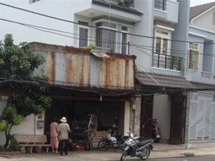 Côn đồ nổi sát khí dùng dao chọc tiết lợn đâm chết bạn nhậu