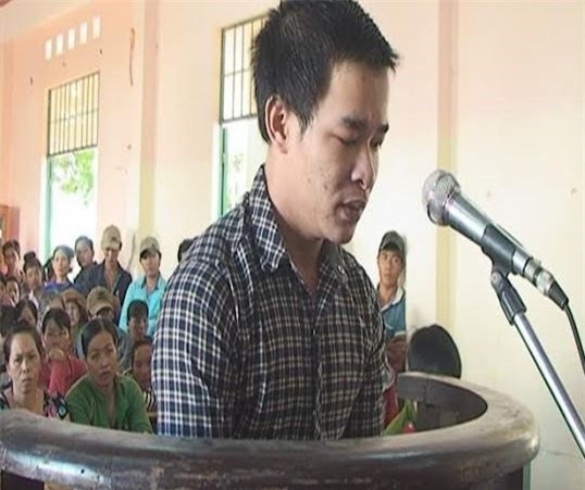 "Mây mưa" với bạn trai mới quen, thiếu nữ bị siết cổ, cướp tài sản