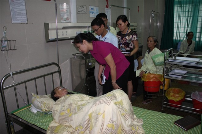 Sau tiệc Trung Thu, 9 người trong một gia đình nhập viện