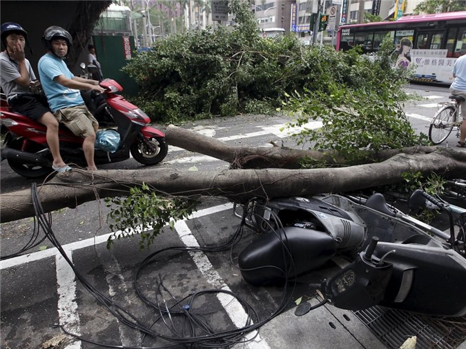 Siêu bão Dujuan càn quét Đài Loan, hơn 300 người thương vong
