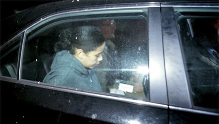 Ghê sợ ác mẫu ném con sơ sinh qua cửa sổ để dấu bạn trai việc mang thai