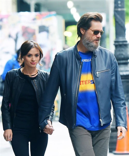 "Hot girl" tự tử sau 4 ngày chia tay với danh hài Jim Carrey