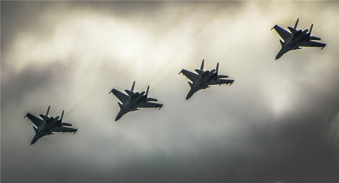 Nga lần đầu không kích, phá tan 8 căn cứ của IS ở Syria