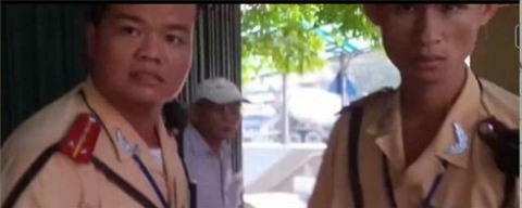 Xác minh làm rõ clip CSGT Hà Nội bị tố đánh người