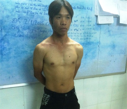 Uất ức vì bị đánh, phụ xe dùng kéo đâm đồng nghiệp đến chết 