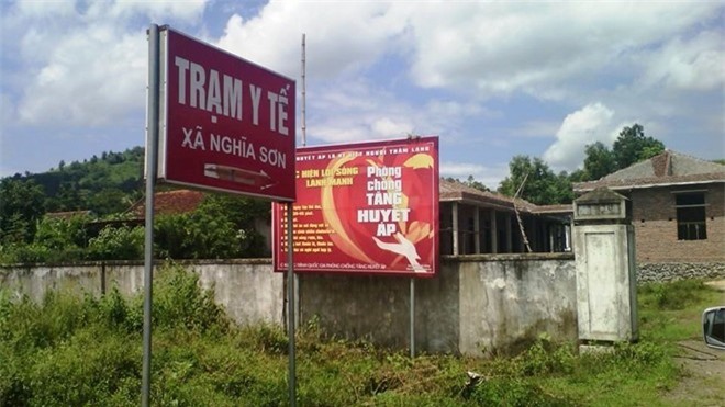 Bác sĩ chém hai nữ nhân viên rồi đập đầu, cắn lưỡi tự sát đã tử vong