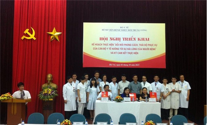 Bệnh viện Bệnh nhiệt đới TƯ ký cam kết đổi mới thái độ phục vụ bệnh nhân