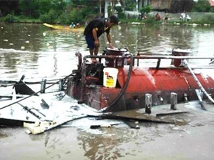 Ghe chở 20.000 lít dầu phát nổ trên sông, 1 người nguy kịch