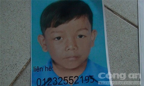 Bé trai bán vé số “mất tích bí ẩn” cùng người đàn ông lạ mặt
