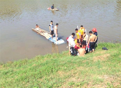 Nam sinh trường chuyên nhảy cầu tự tử vì bị điểm 2?