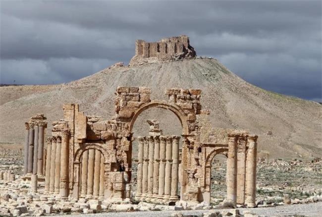 Nóng: Nga trút bom xuống thành cổ Palmyra diệt IS ở Syria