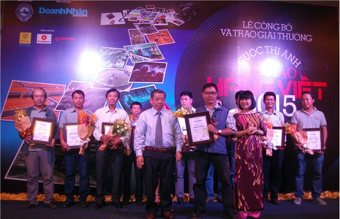 Trao giải nhiếp ảnh "Tự hào Hàng Việt 2015"