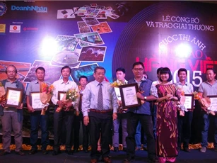 Trao giải nhiếp ảnh "Tự hào Hàng Việt 2015"