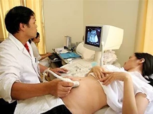 Bà mẹ muốn phá thai phải chứng minh bị hiếp dâm, loạn luân?