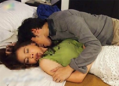 Dọa tung clip "nóng", ép bạn gái làm nô lệ tình dục