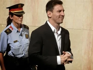 Nóng: Messi hầu tòa, có thể phải ngồi tù 2 năm vì trốn thuế