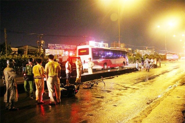 Truy bắt lái xe tông chết hai người rồi bỏ trốn trong đêm