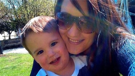 Bé trai 2 tuổi chết đuối thương tâm vì mẹ mải chơi Facebook