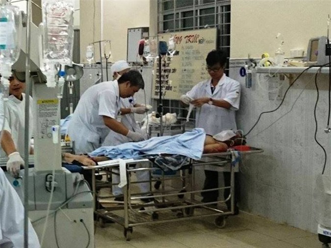 Khánh Hòa: Mái hiên sập khiến 3 người bị thương nặng