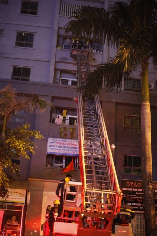 Vụ cháy khu đô thị Xa La: Nhiều phương tiện vận tải bị thiêu