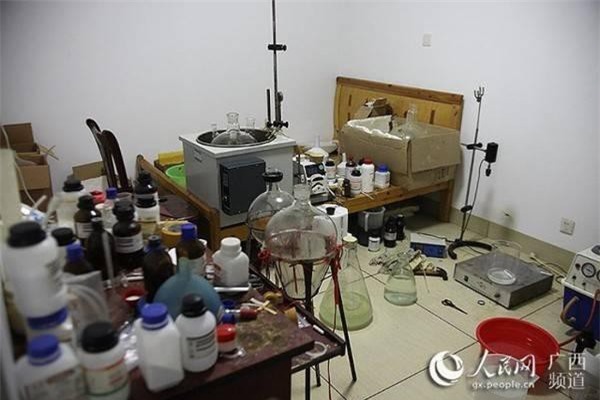 Đột kích cơ sở điều chế ma túy đá tại nhà thầy giáo dạy hóa 