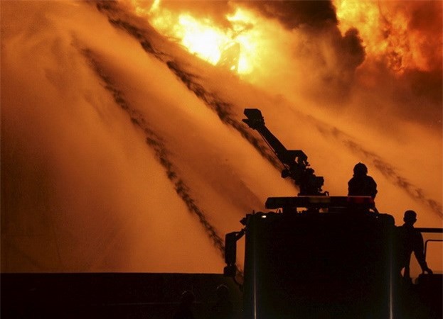 Thiên Tân lại rung chuyển vì nổ kho chứa cồn