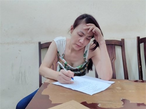 Vừa mãn hạn tù, người đẹp chuyển giới "tiện tay" trộm tiền