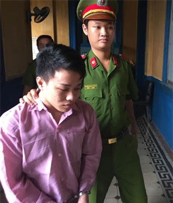 Nghiện phim "đen", gã trai đồi bại hiếp dâm bé 7 tuổi