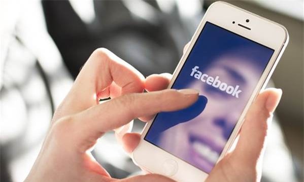 Vợ tự tử vì chồng tịch thu điện thoại không cho lên Facebook