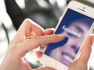 Vợ tự tử vì chồng tịch thu điện thoại không cho lên Facebook