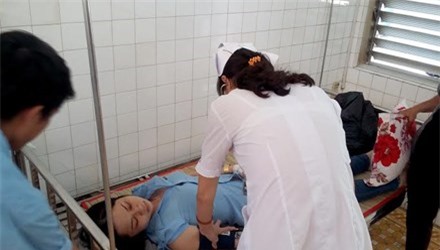 Hơn 60 công nhân nhập viện sau khi ăn bún riêu