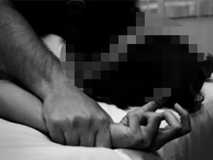 Tên cướp hiếp dâm xong… trả lại đồ