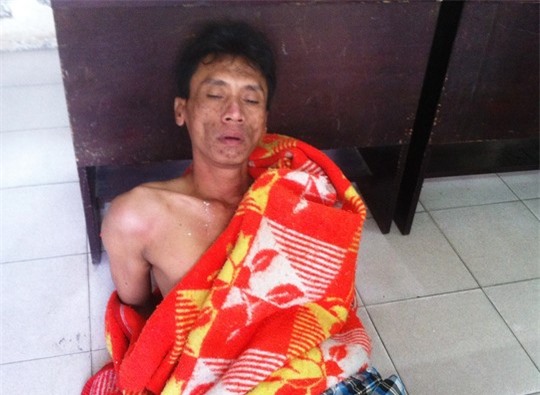 Thanh niên “ngáo đá” khống chế tài xế, dọa đốt taxi