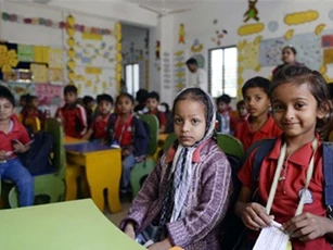 "Triệu trái tim rơi lệ" vì thầy giáo rao bán nội tạng để sửa sang trường học