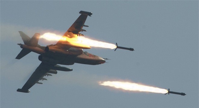 "Xe tăng bay" Su-34 dội bom phá sập hệ thống hầm ngầm kiên cố của IS