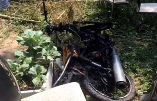 Bị vợ nghi ngờ ngoại tình, chồng cầm kiếm chém vợ bị thương