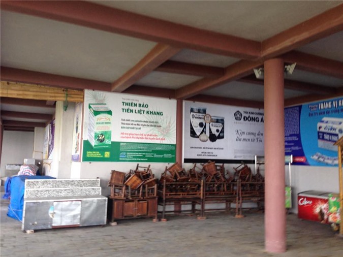 Nhiều biển quảng cáo phản cảm đặt tại khu danh thắng Yên Tử