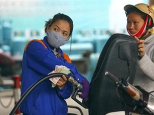 Xăng giảm giá từ 15h chiều nay (19/10)