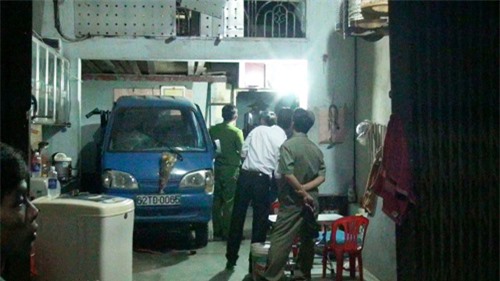 Bàng hoàng bé trai bị điện giật chết khi cầm điện thoại đang sạc